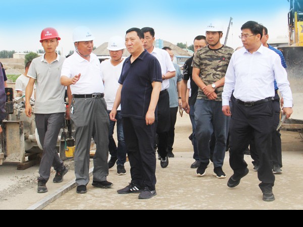 武威市委常委、涼州區(qū)委書記鞠毅一行到武威北二環(huán)項(xiàng)目調(diào)研指導(dǎo)工作