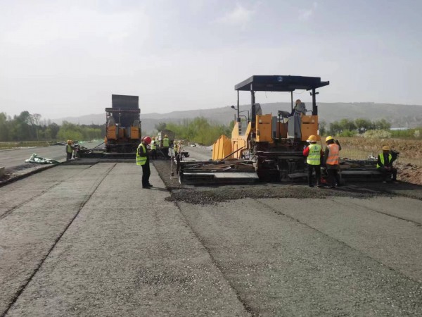 炎炎夏日大干忙 項目建設(shè)不停歇 ——臨夏市環(huán)城北路六區(qū)及連接線建設(shè)項目掀起施工熱潮