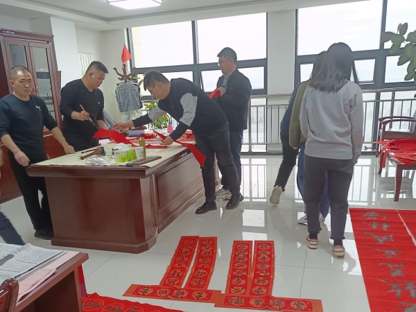 墨香迎新春 萬(wàn)福送進(jìn)門——新能源公司開展“送萬(wàn)福 進(jìn)萬(wàn)家”書法公益活動(dòng)